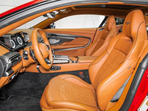 Used 2025 Aston Martin Vanquish image 13