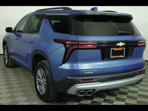 Used 2024 Chevrolet Traverse LT FWD image 18