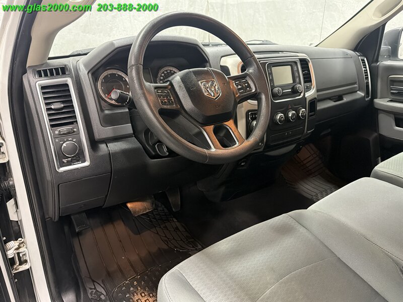 Used 2018 RAM 1500 Classic SLT AWD/4WD image 3