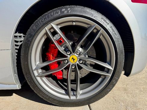 Used 2019 Ferrari 488 Spider image 15