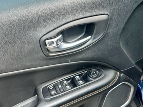 Used 2019 Jeep Compass Latitude AWD/4WD image 7