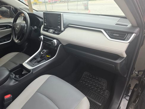 Used 2021 Toyota RAV4 XLE Premium FWD image 25