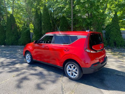 Used 2021 Kia Soul S FWD image 3