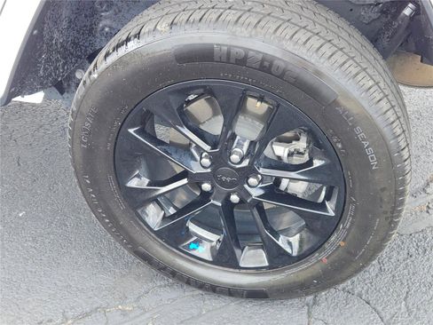 Used 2023 Jeep Wrangler Sahara image 17