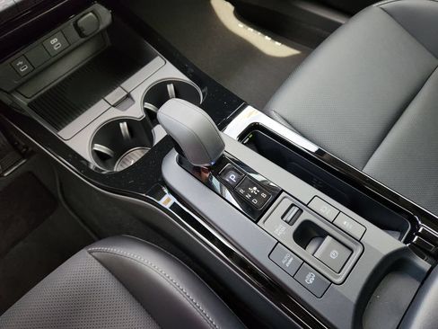 New 2026 Toyota Prius Plug-In Hybrid FWD image 16