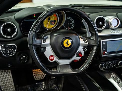Used 2016 Ferrari California T RWD image 76