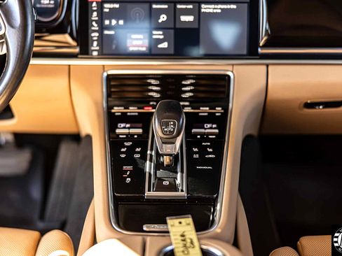 Used 2018 Porsche Panamera 4 image 42