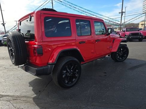 Used 2025 Jeep Wrangler Unlimited Sahara w/ Safety Group AWD/4WD image 13