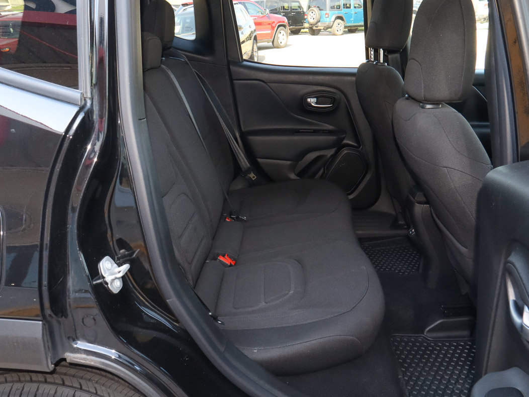 Used 2022 Jeep Renegade Latitude AWD/4WD image 22