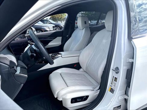Used 2025 BMW i5 eDrive40i w/ M Sport Package RWD image 21