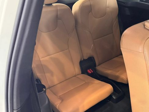 Used 2016 Volvo XC90 T6 Momentum w/ Momentum Plus Package AWD/4WD image 28