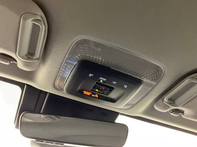 Used 2025 Toyota Prius XLE FWD image 18