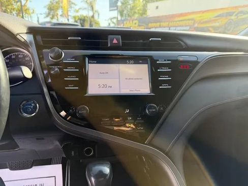 Used 2019 Toyota Camry SE FWD image 16