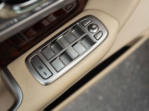 Used 2011 Jaguar XF Portfolio image 11