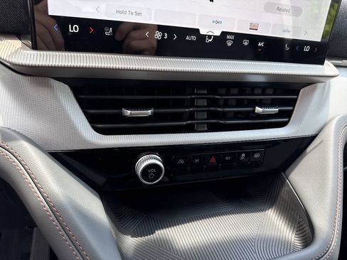New 2026 Ford Explorer Active w/ Active Comfort Package RWD image 30