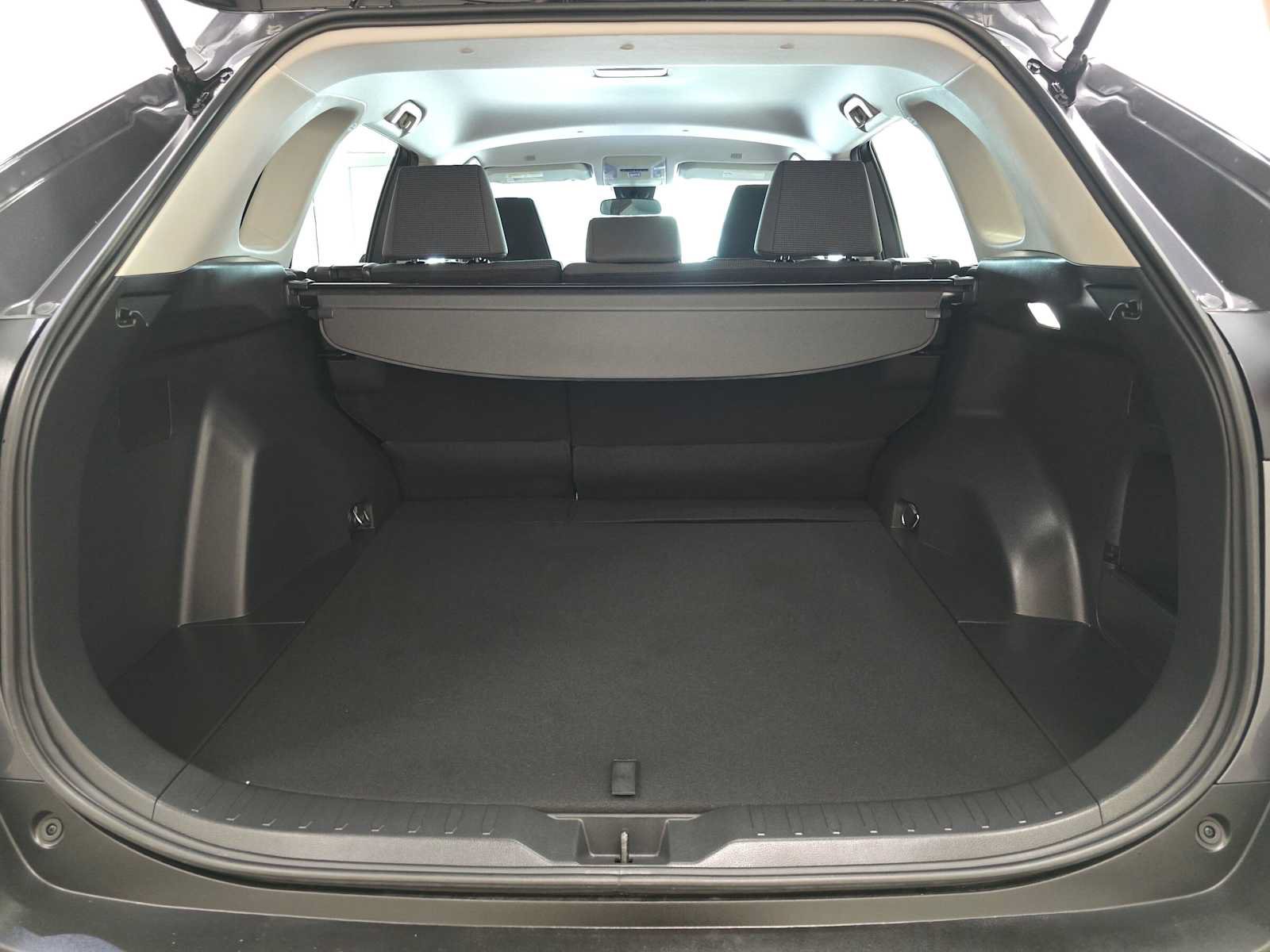 Certified 2025 Toyota RAV4 LE AWD/4WD image 31