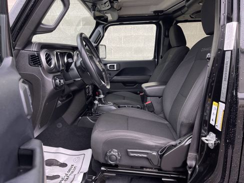 Used 2019 Jeep Wrangler Unlimited Sahara w/ Uconnect 4C Nav & Sound Group image 6