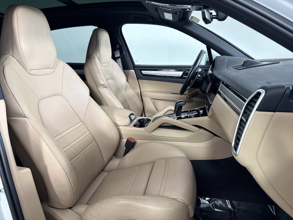 Certified 2023 Porsche Cayenne S Platinum w/ Premium Package Plus AWD/4WD image 24