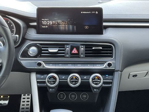 Used 2023 Genesis G70 2.0T image 15