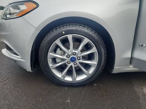 Used 2017 Ford Fusion SE FWD image 29