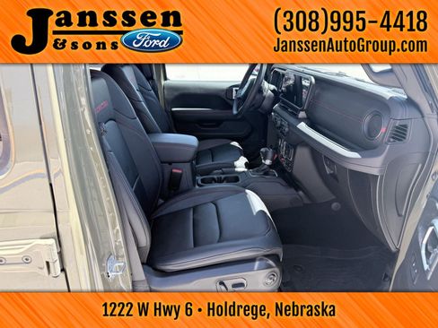 Used 2025 Jeep Wrangler Unlimited Rubicon w/ Convenience Group AWD/4WD image 19