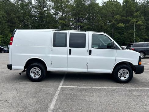 Used 2011 GMC Savana 2500 RWD image 8