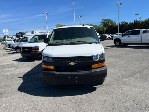 New 2026 Chevrolet Express 2500 Extended RWD image 2