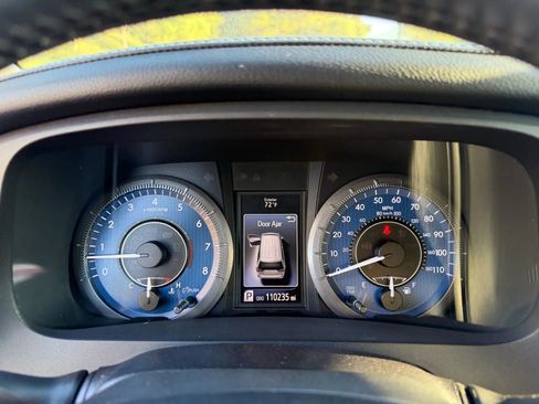 Used 2015 Toyota Sienna XLE image 22