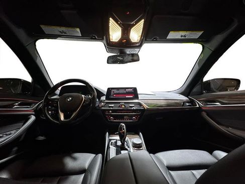 Used 2019 BMW 530i xDrive image 13