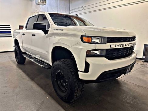 Used 2019 Chevrolet Silverado 1500 Custom w/ Custom Value Package image 2