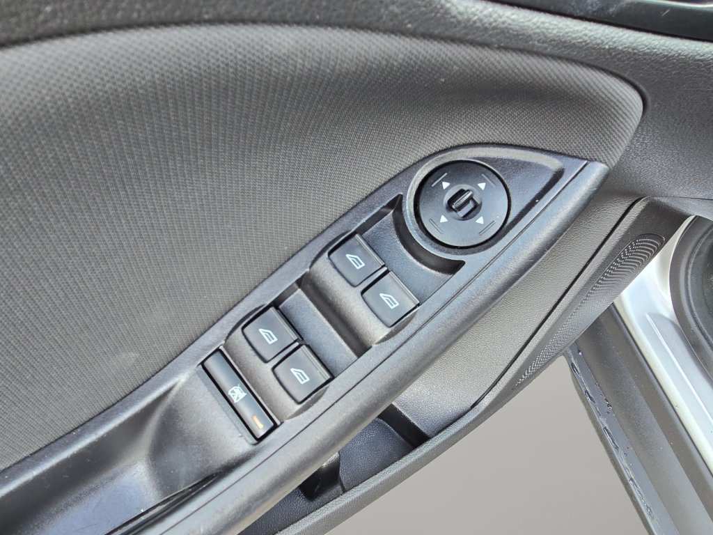 Used 2016 Ford Focus SE w/ SE Cold Weather Package FWD image 23