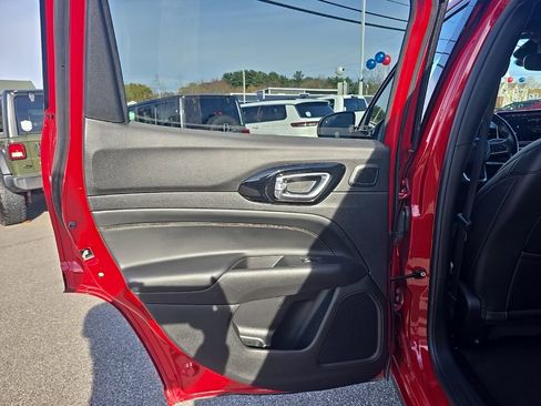 Certified 2022 Jeep Compass Limited w/ (RED) Package image 15