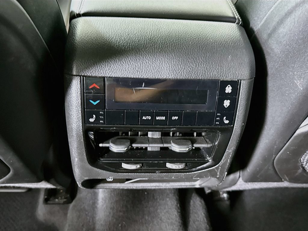 Used 2023 Jeep Grand Cherokee L Limited w/ Luxury Tech Group II AWD/4WD image 13