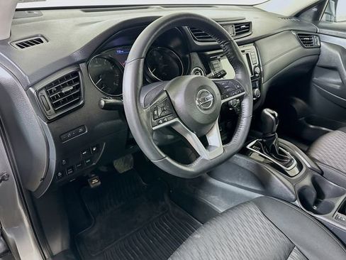 Used 2018 Nissan Rogue SV w/ Premium Package image 9