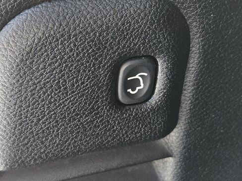 Used 2019 Jeep Grand Cherokee Altitude RWD image 9