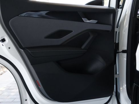 New 2026 Volkswagen Tiguan SE R-Line FWD image 19