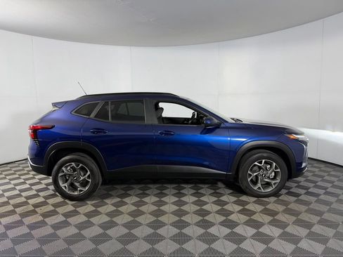 Used 2024 Chevrolet Trax LT w/ Driver Confidence Package FWD image 4