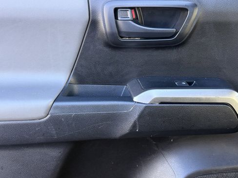 Used 2018 Toyota Tacoma SR5 image 24