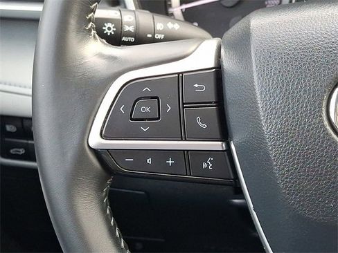 Certified 2024 Toyota Highlander XLE image 22