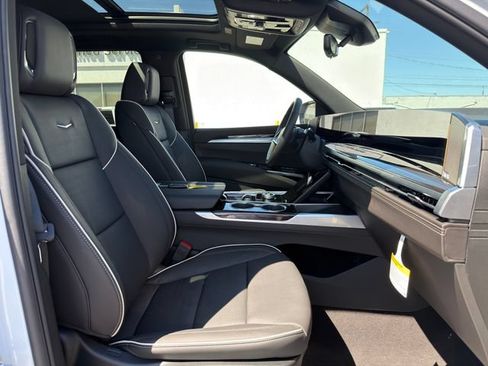 New 2026 Cadillac Escalade Luxury w/ Touring Package AWD/4WD image 10