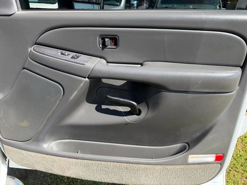 Used 2004 Chevrolet Silverado 3500 LS w/ Heavy-Duty Power Package image 12