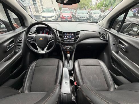 Used 2018 Chevrolet Trax LT w/ LT Convenience Package AWD/4WD image 37
