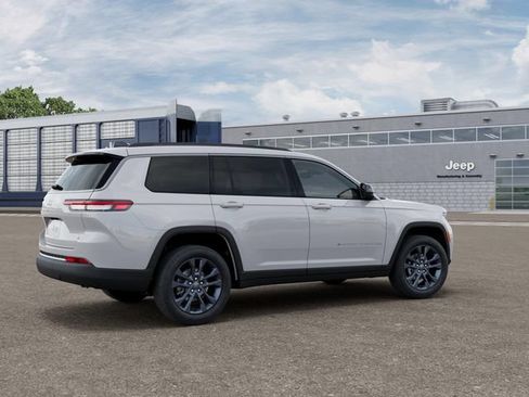 New 2026 Jeep Grand Cherokee L Limited AWD/4WD image 4