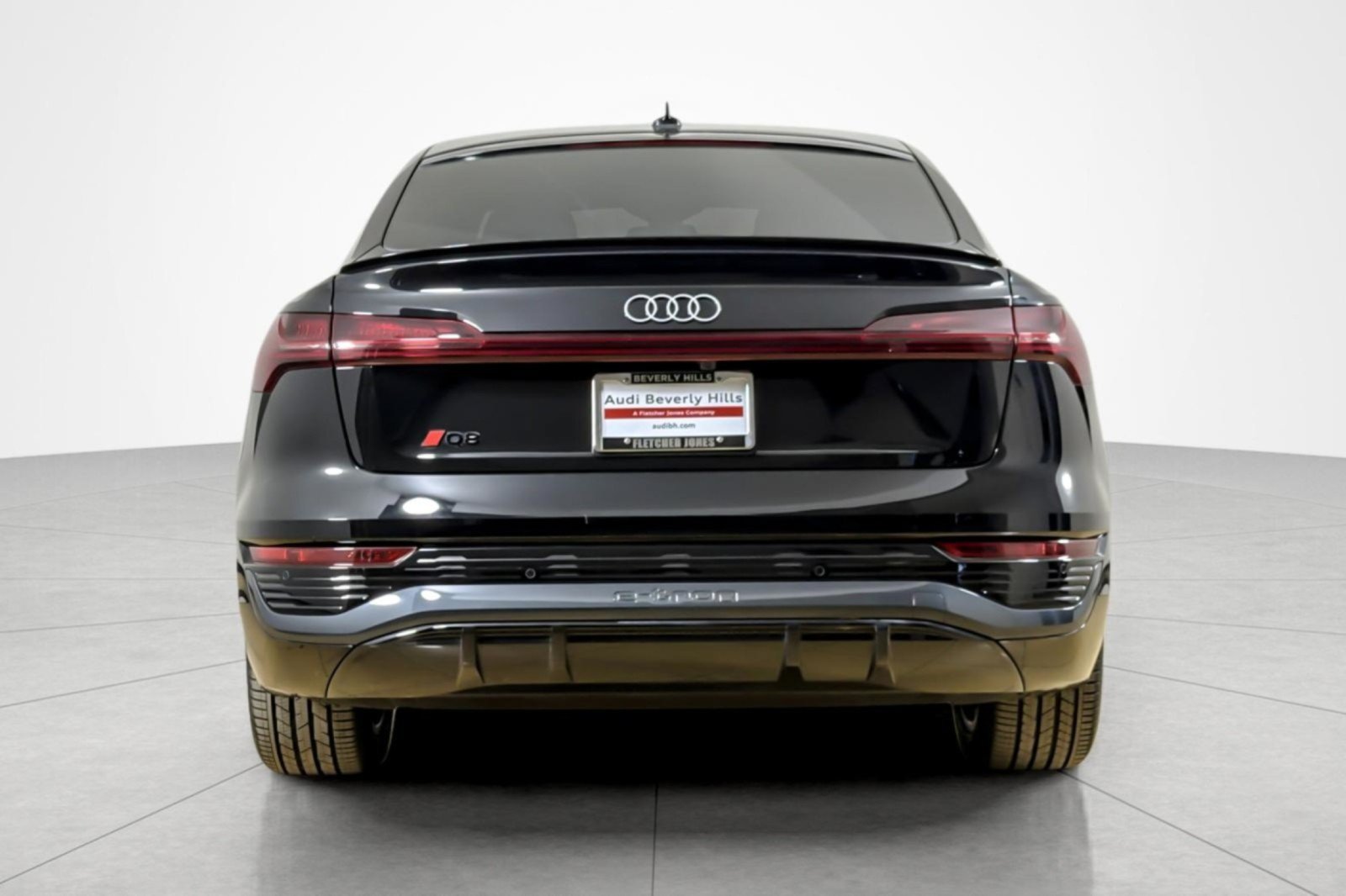 Used 2024 Audi Q8 e-tron Premium AWD/4WD image 4