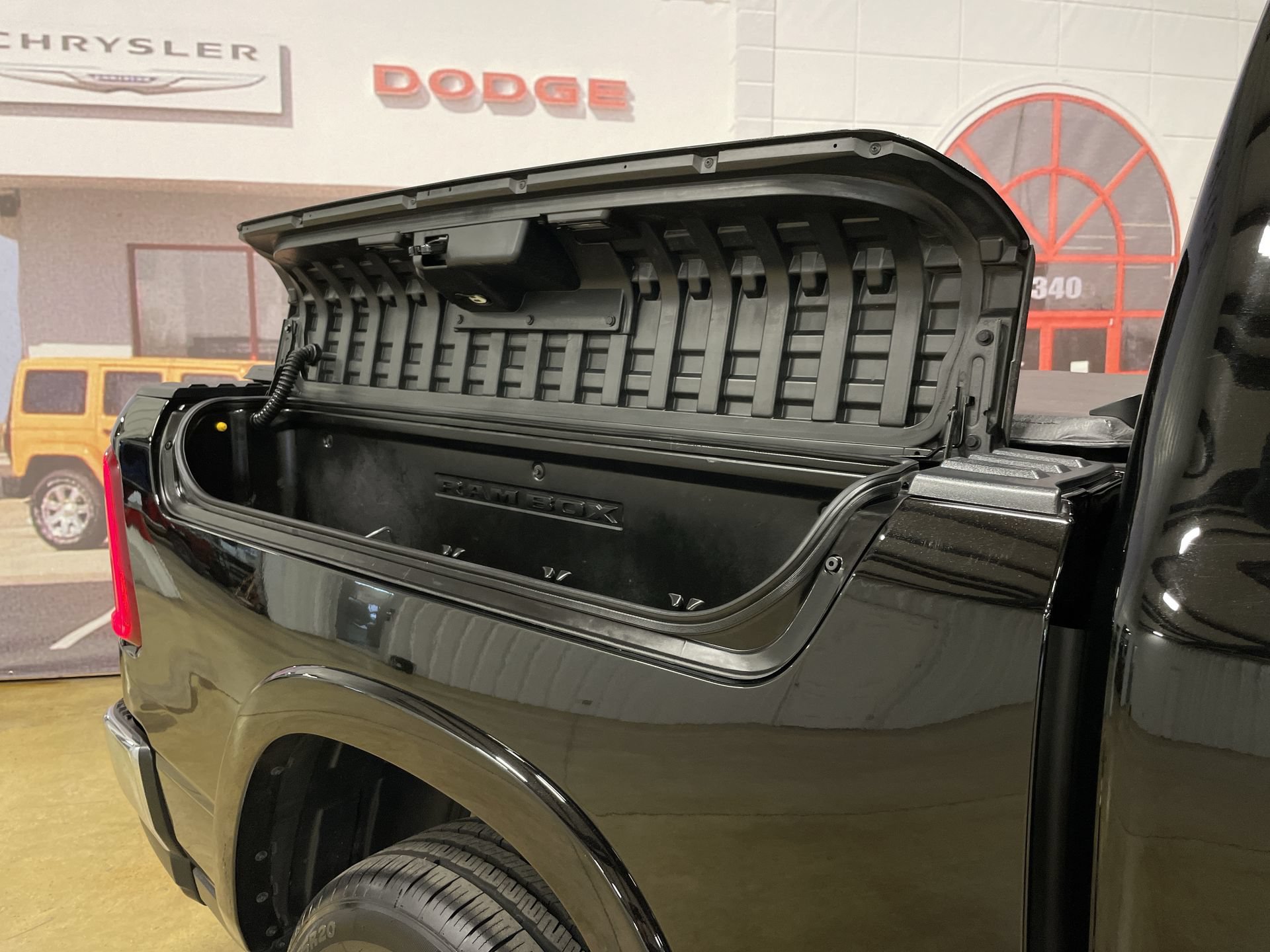 Used 2025 RAM 1500 Limited AWD/4WD image 33
