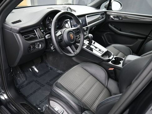 Certified 2024 Porsche Macan Turbo image 4