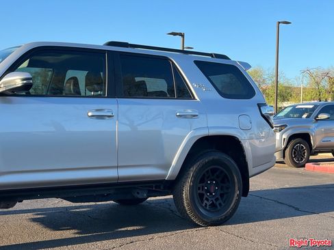 Certified 2024 Toyota 4Runner TRD Off-Road Premium AWD/4WD image 10