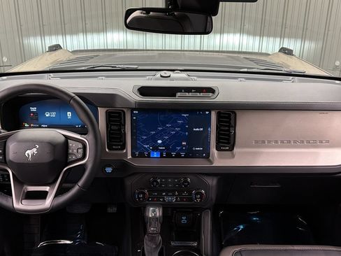 Used 2025 Ford Bronco Outer Banks AWD/4WD image 42