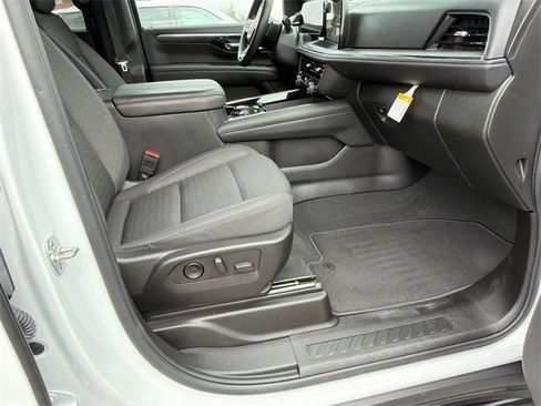 Certified 2025 Chevrolet Suburban LS image 13