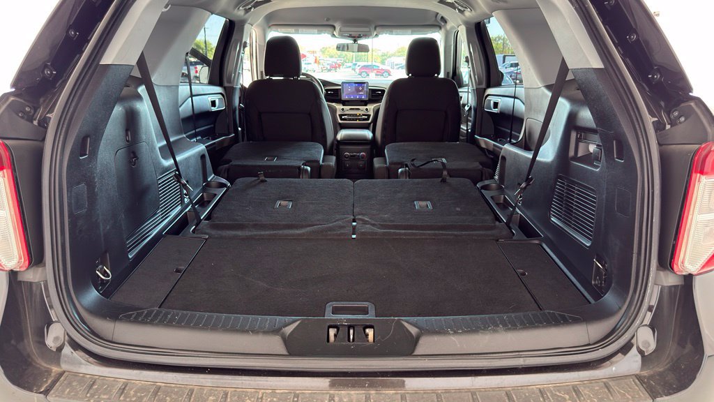 Used 2023 Ford Explorer XLT AWD/4WD image 43
